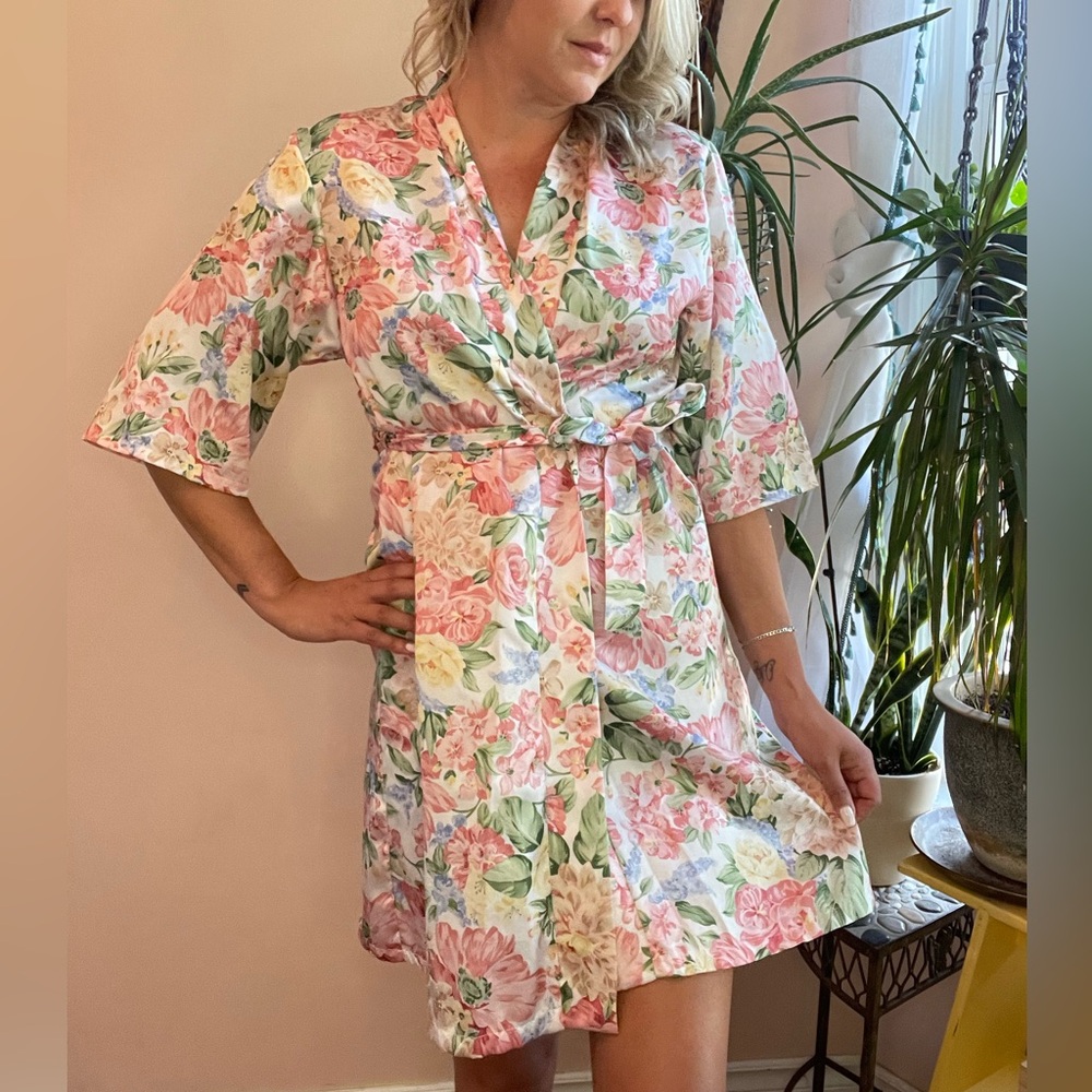 Vintage Floral Print Feminine Robe, Housecoat, Size Medium